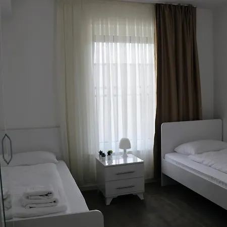 Apartman & Burglesum *