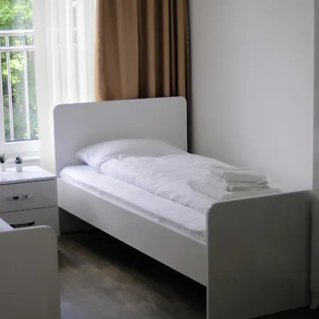 Apartman & Burglesum *