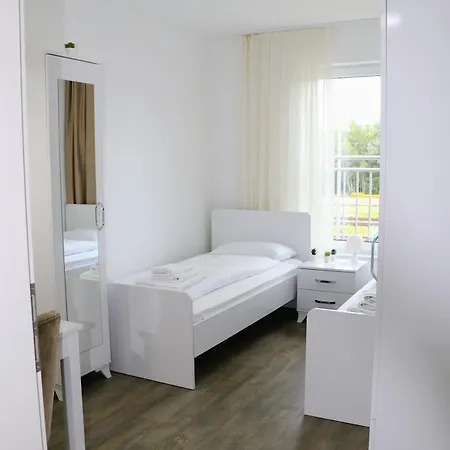 & Burglesum Apartment *